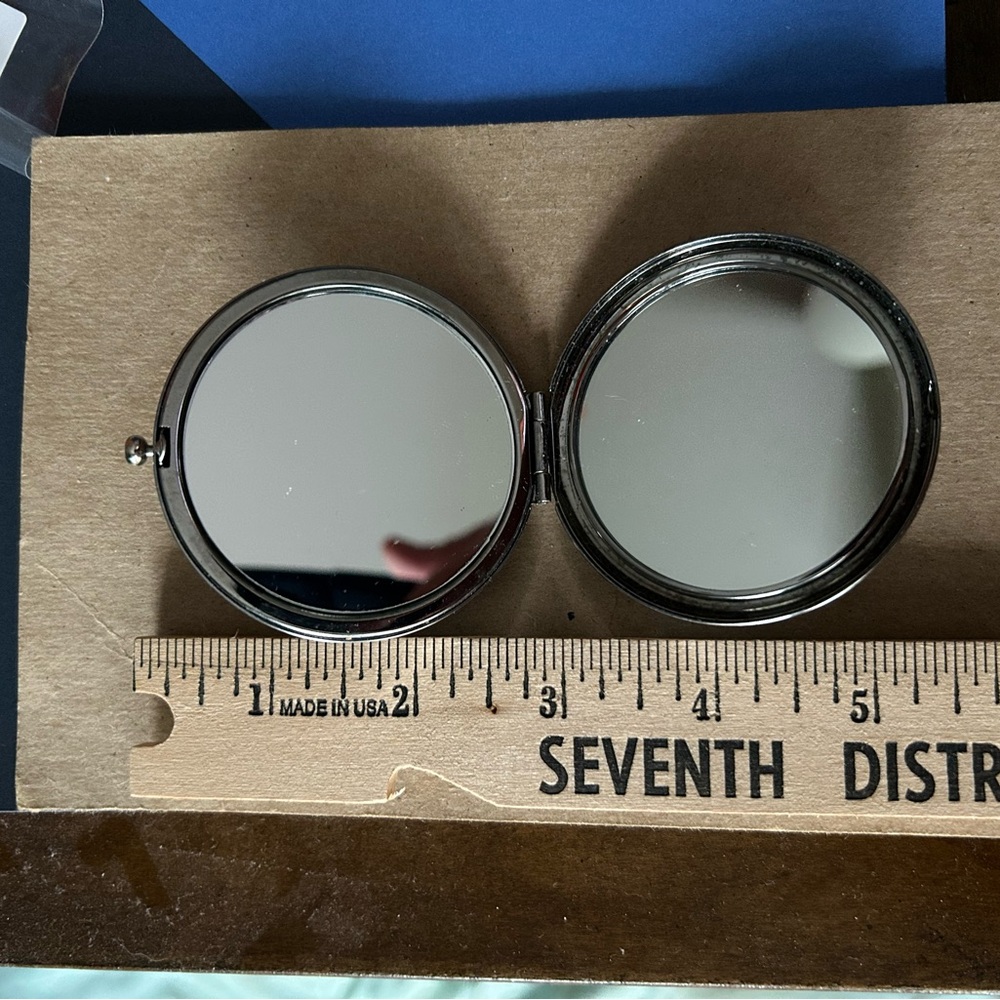 Dual Compact Mirror - Picture 5 of 5